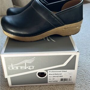 New Dansko Professional Oiled Black/Natural Clogs